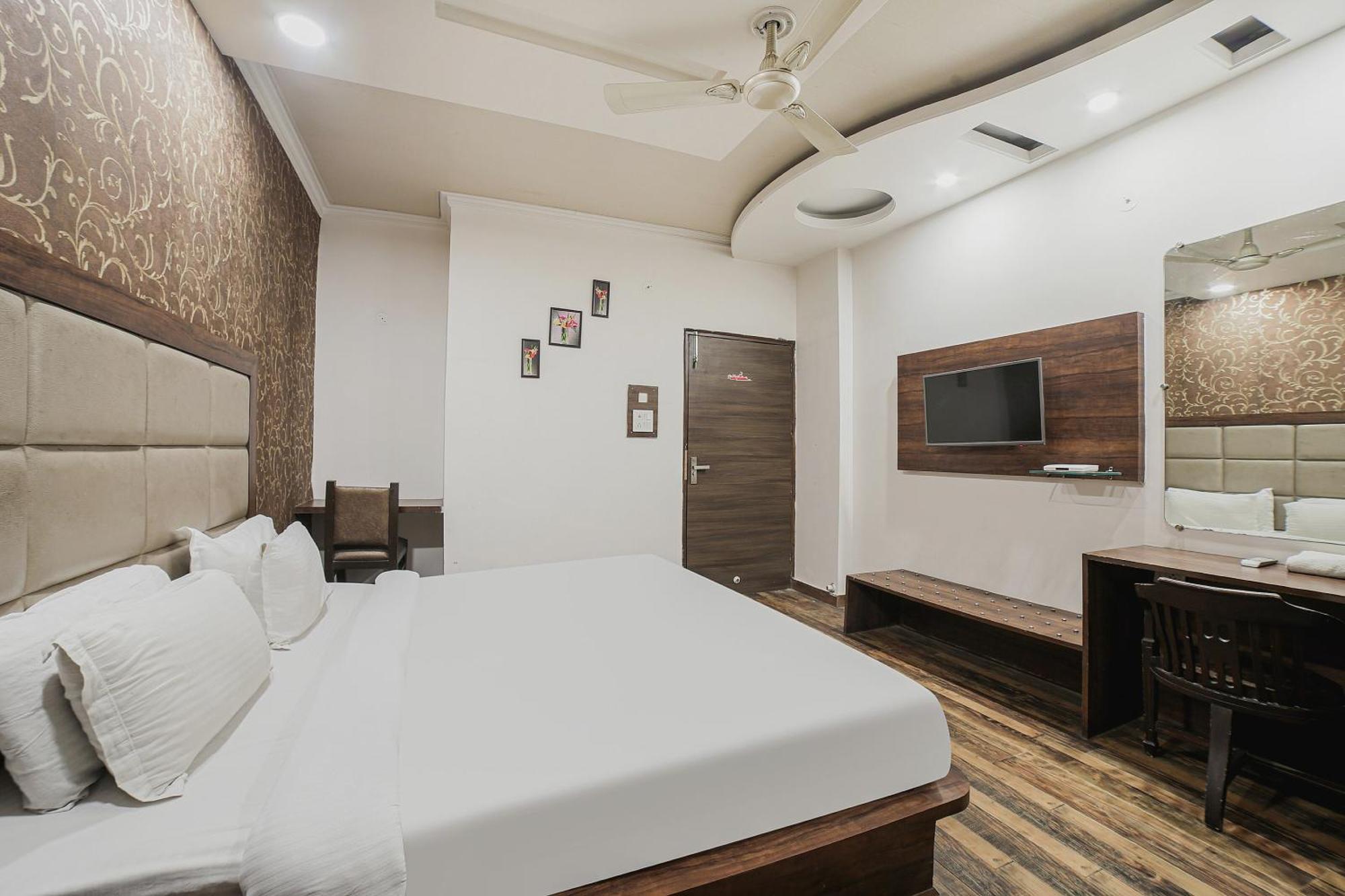 Townhouse Hollywood Heights Hotel Amritsar Exterior photo