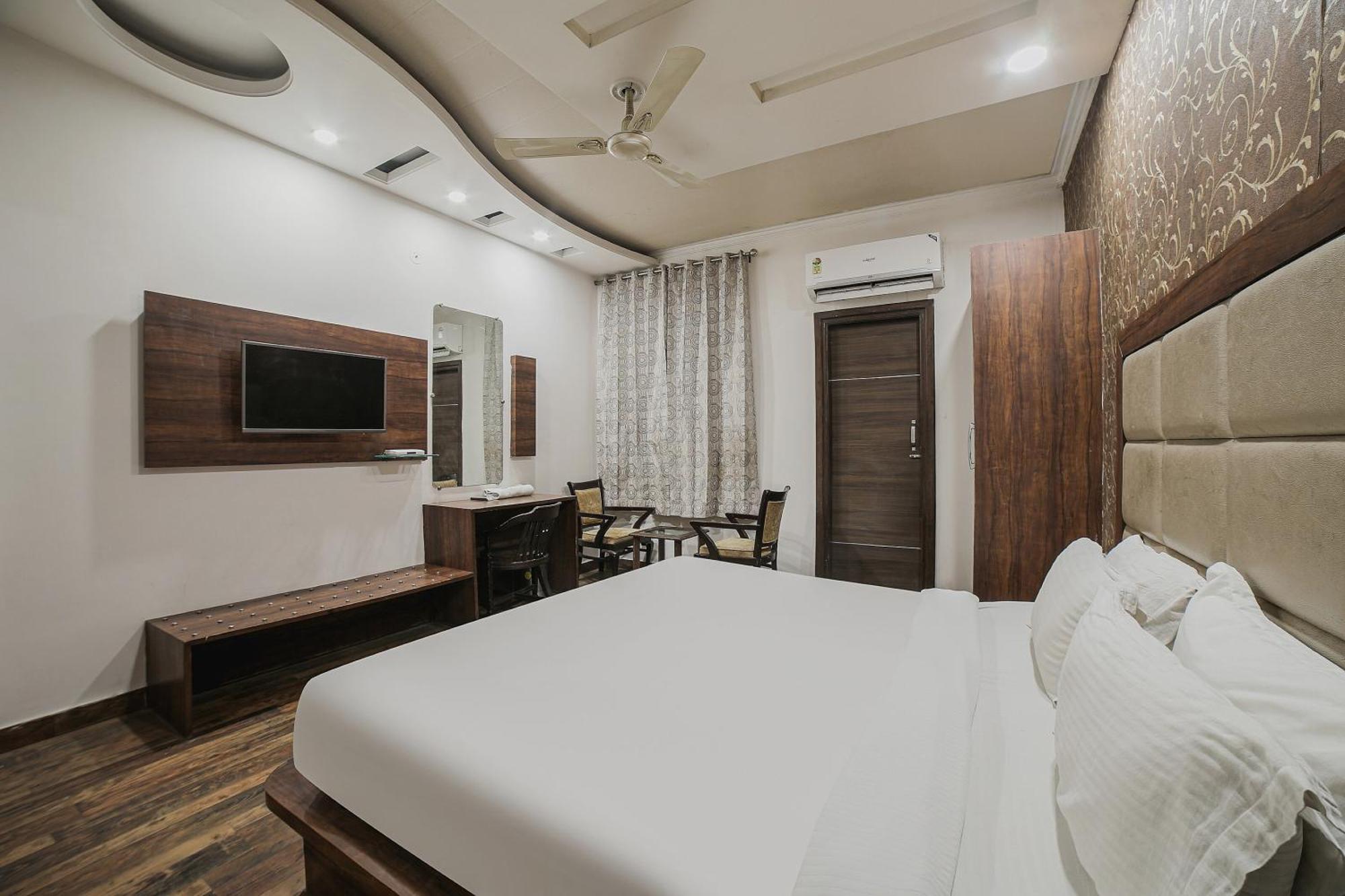 Townhouse Hollywood Heights Hotel Amritsar Exterior photo